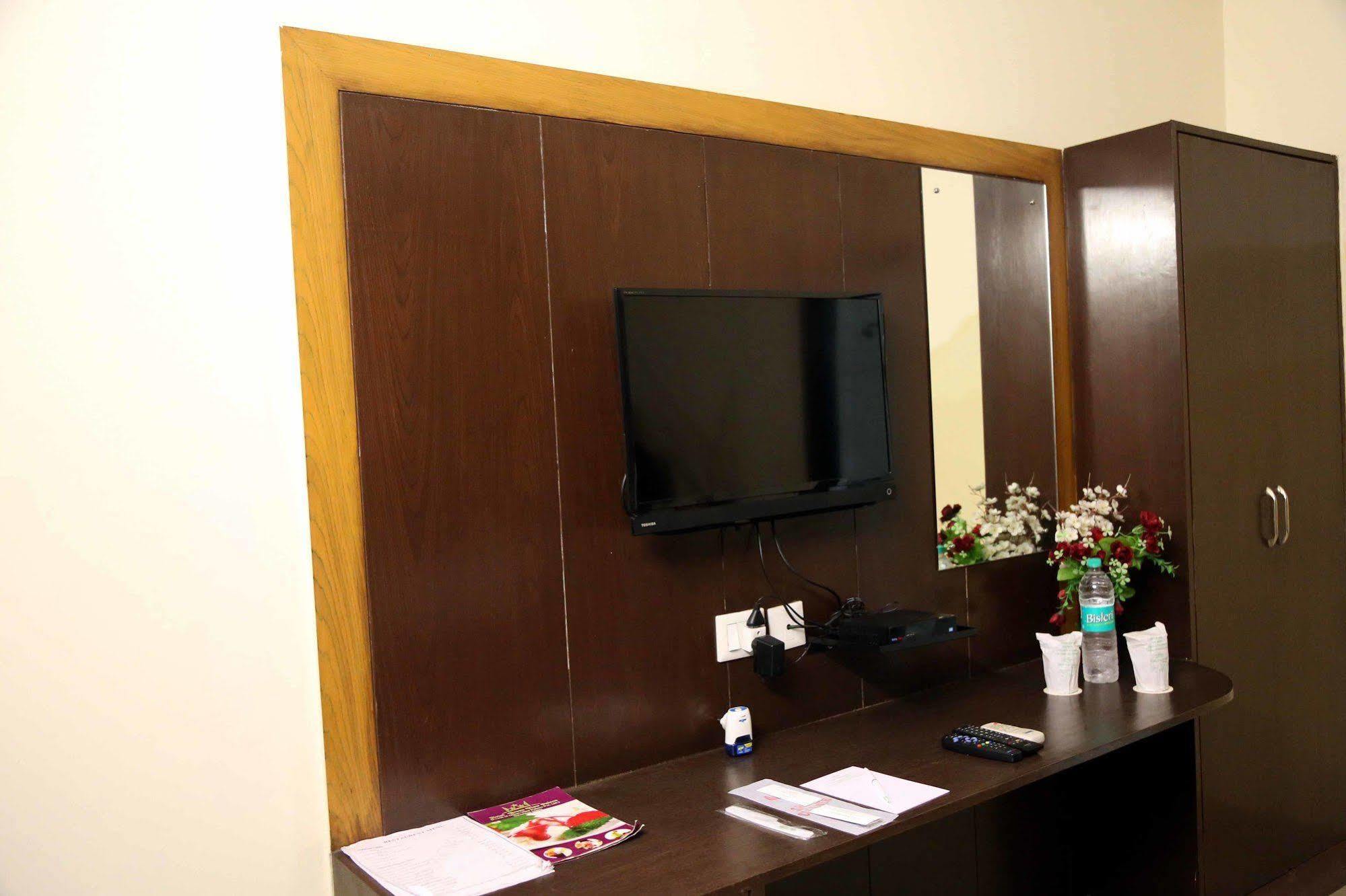 Treebo Green View, Noida Indirapuram Exterior photo